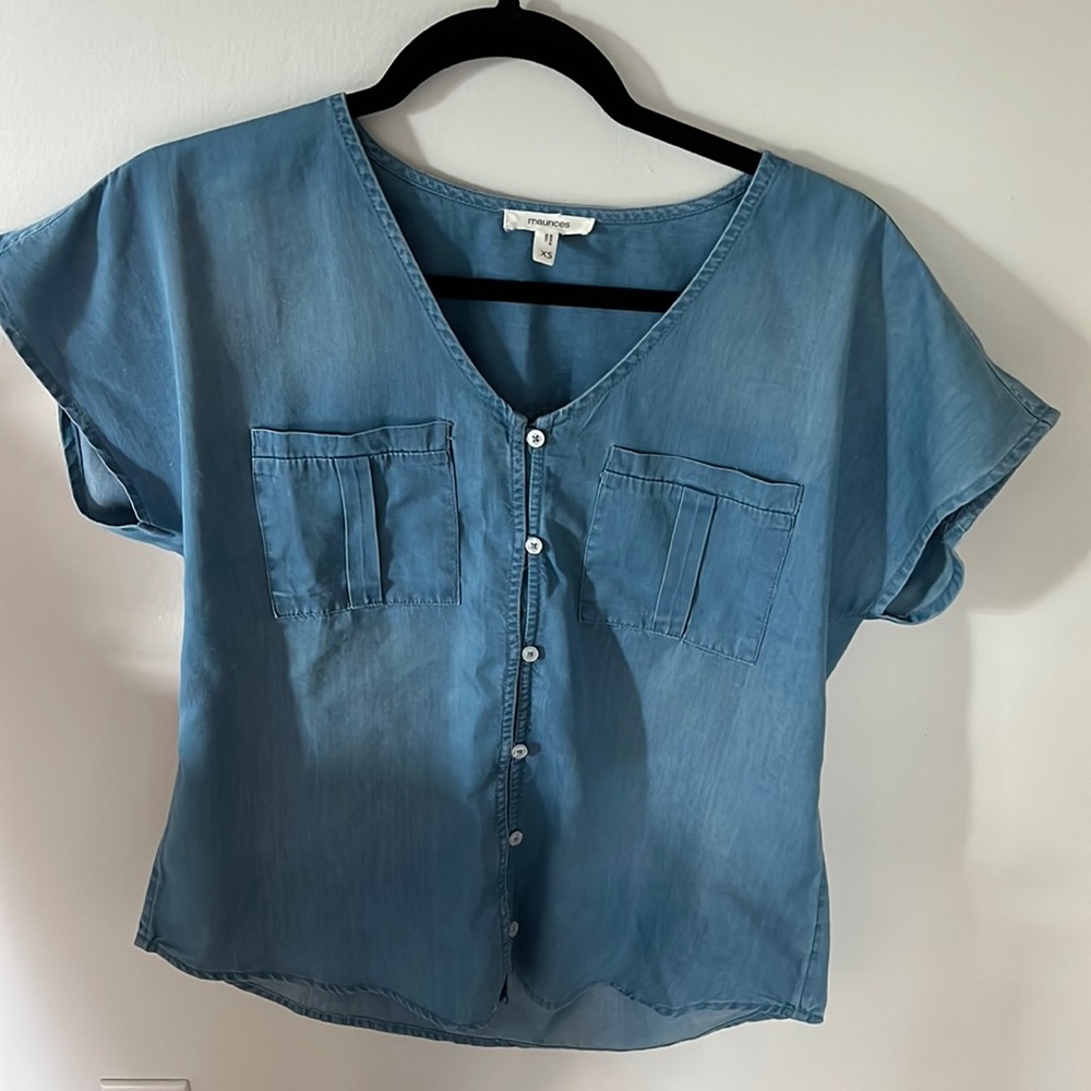 Maurices XS Denim top with front pockets and buttons